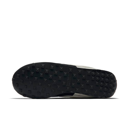 Nike Pre Montreal 17 'Black Sail Pale Grey' 898031-001
