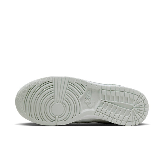 (WMNS) Nike Dunk Low 'Light Silver Corduroy' FN7658-100