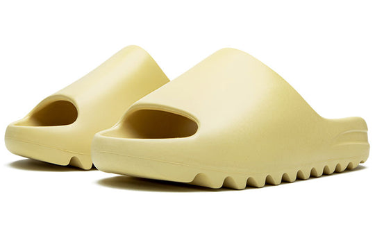 adidas Yeezy Slides 'Desert Sand' FW6344