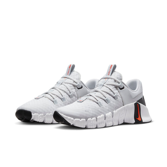 (WMNS) Nike Free Metcon 5 'Photon Dust Picante Red' DV3950-002