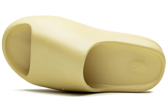 adidas Yeezy Slides 'Desert Sand' FW6344