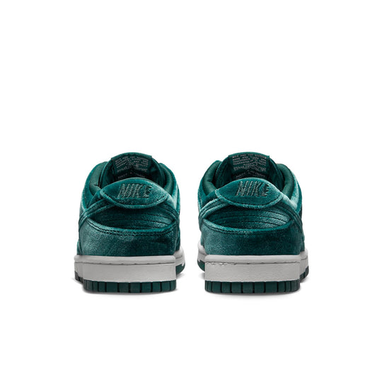 (WMNS) Nike Dunk Low 'Green Velvet' DZ5224-300
